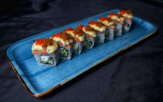 Запеченная филадельфия с нитями из лосося